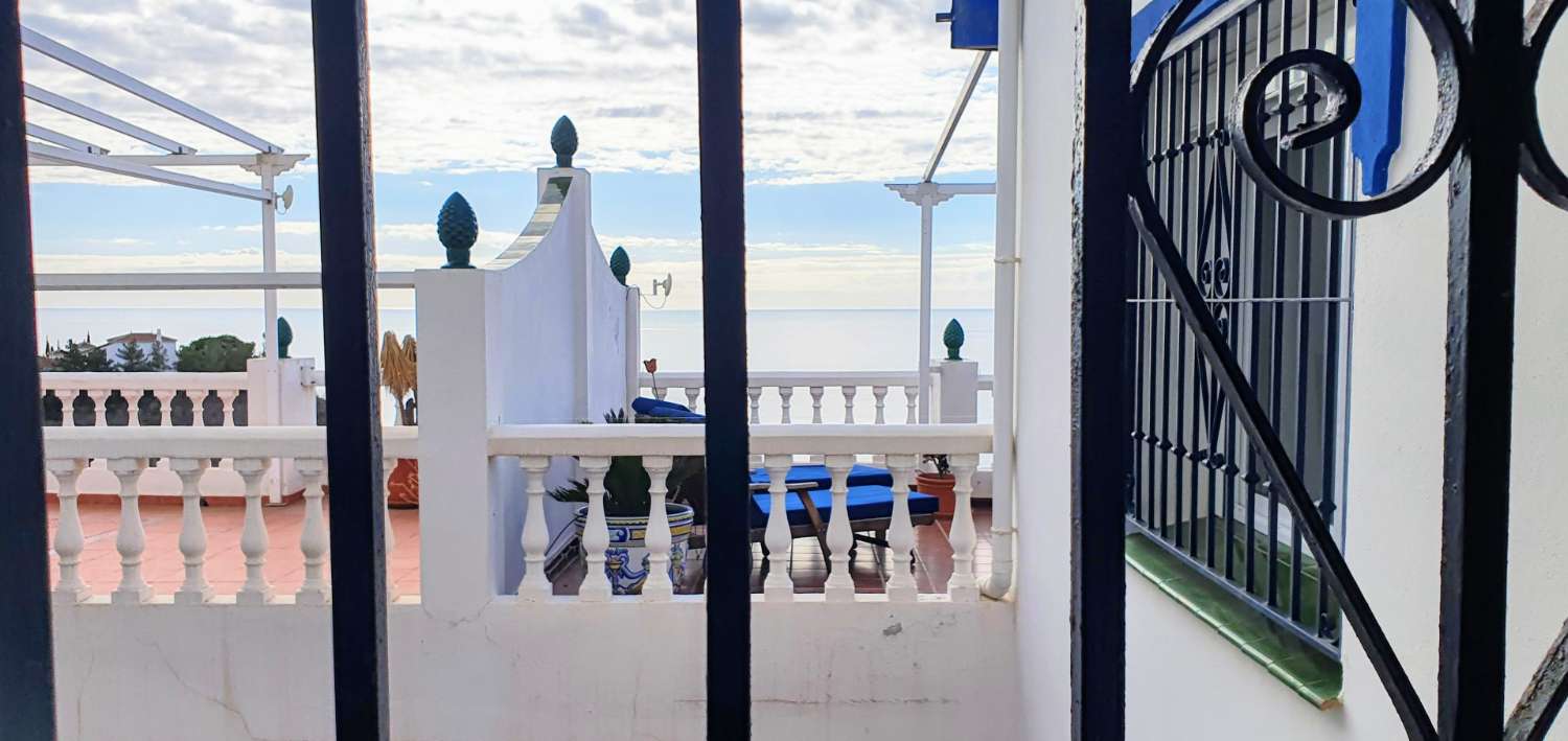 Listen to the waves and enjoy the seaview!