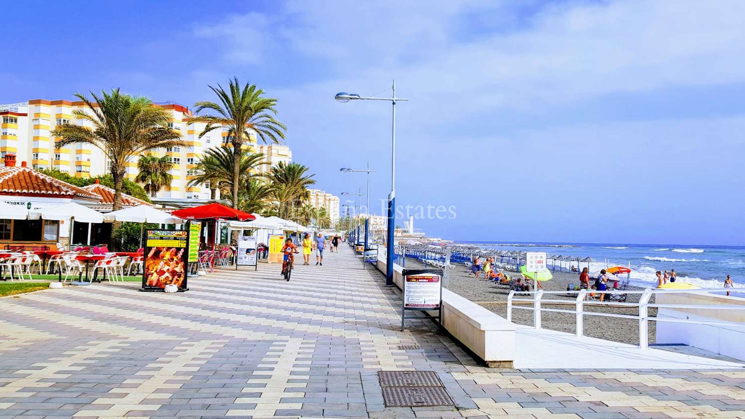 Listen to the waves and enjoy the seaview!