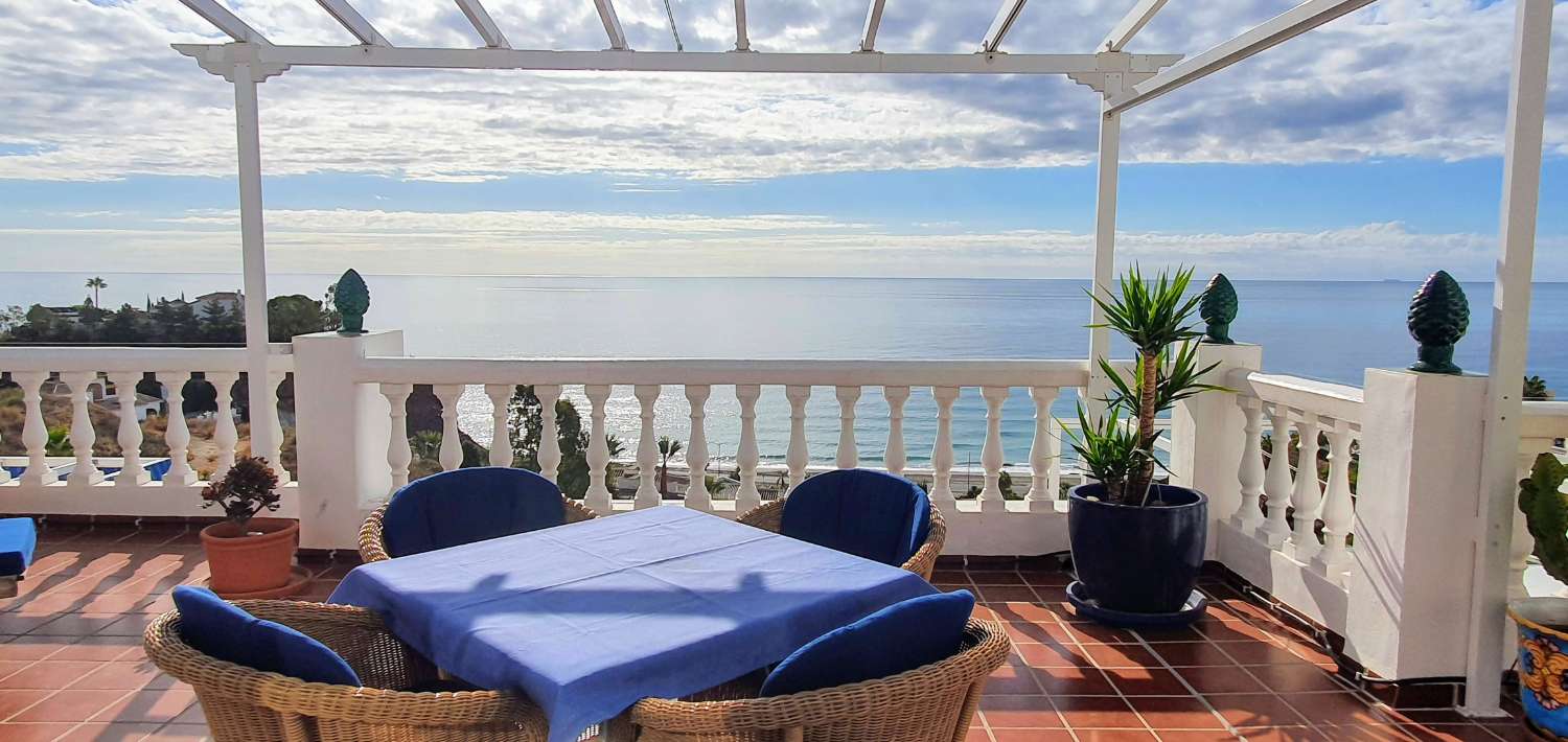 Listen to the waves and enjoy the seaview!