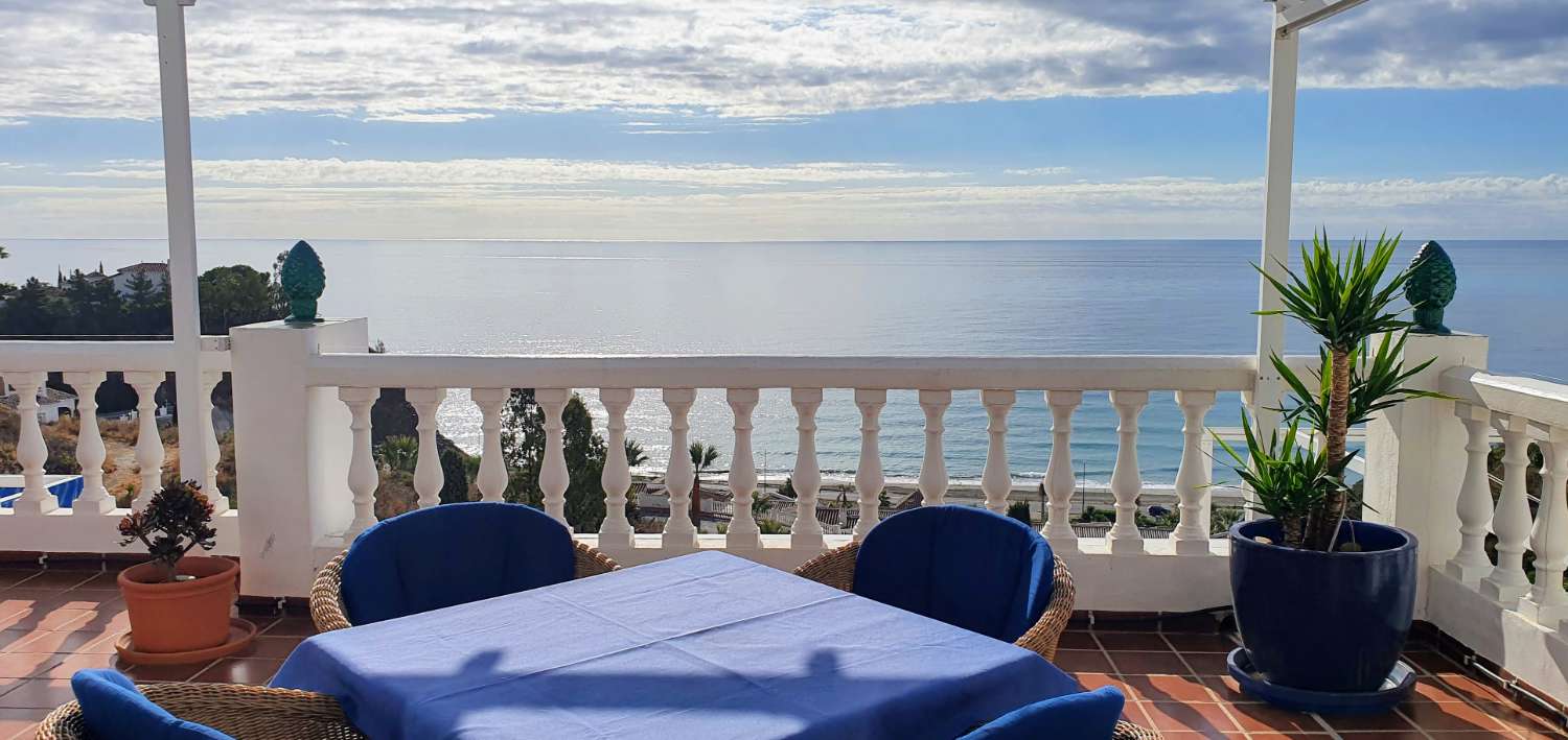 Listen to the waves and enjoy the seaview!