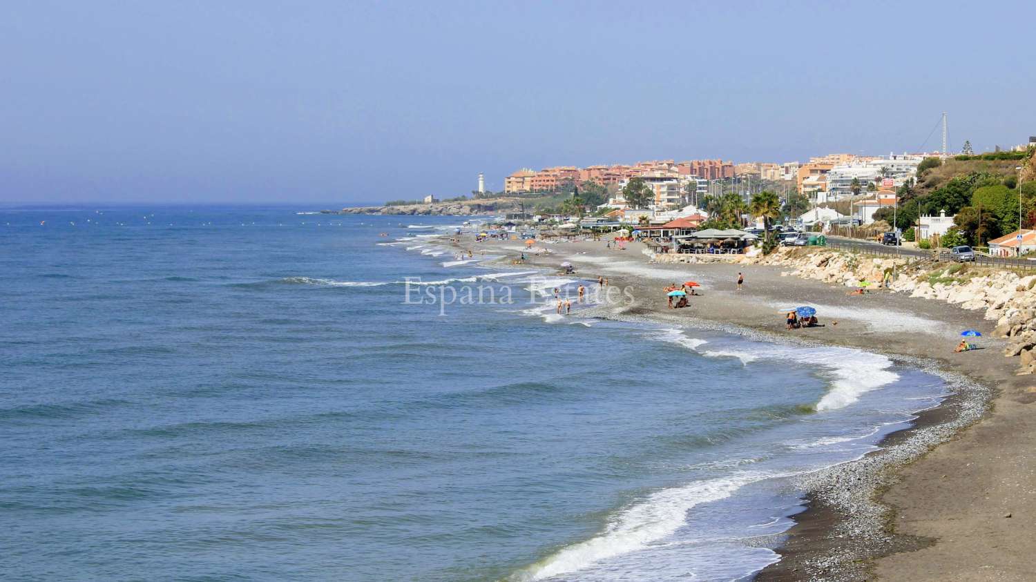 Listen to the waves and enjoy the seaview!