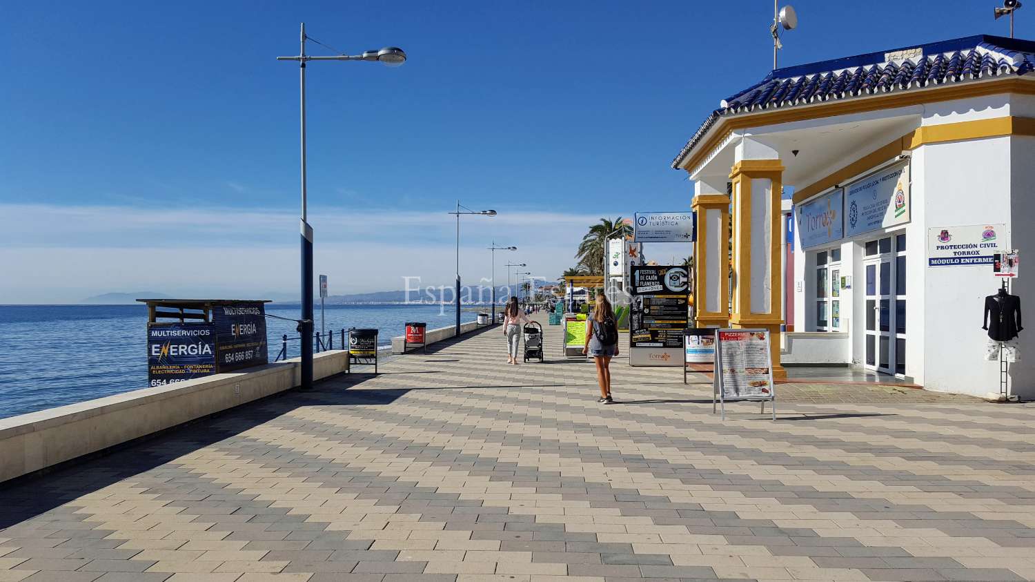 Listen to the waves and enjoy the seaview!