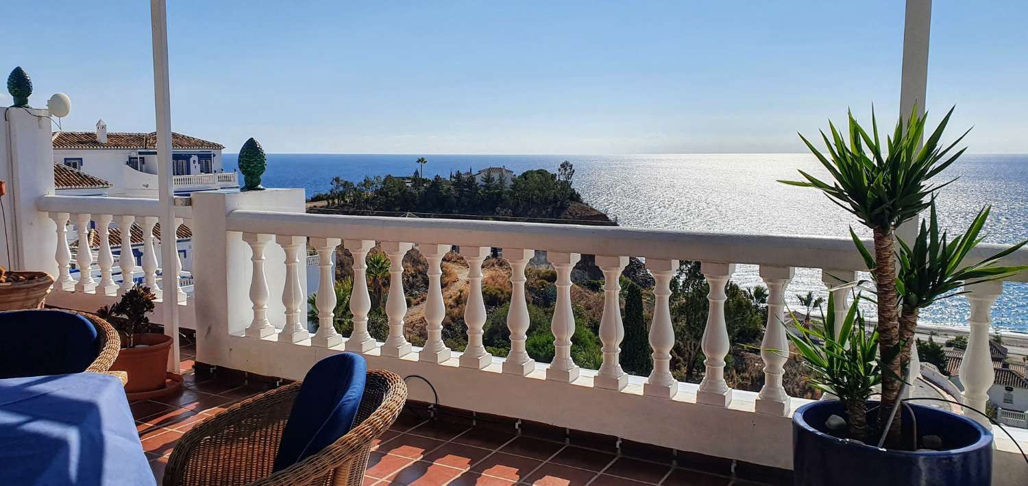 Listen to the waves and enjoy the seaview!