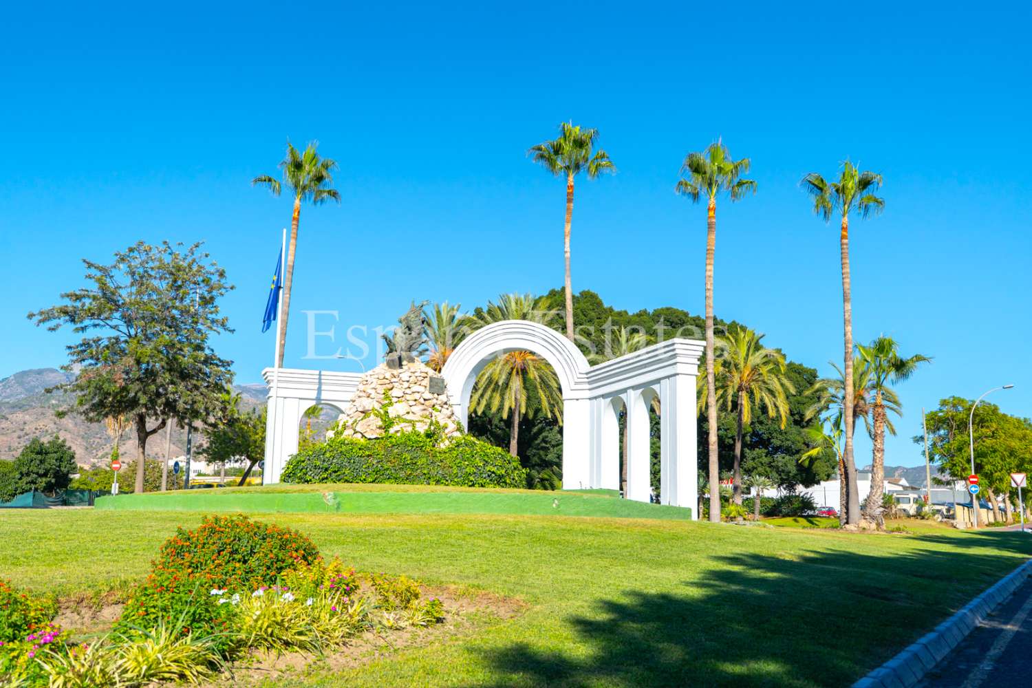 Elegant luxury villas near the sea!