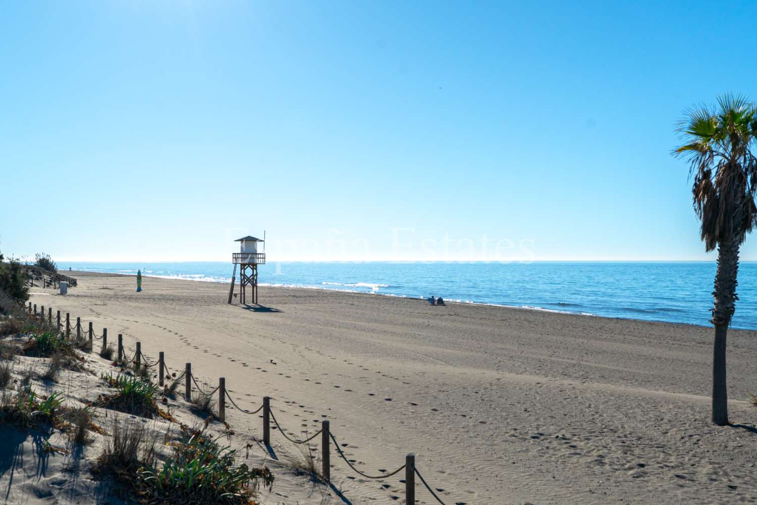 ¡Modernos apartamentos junto a la playa!