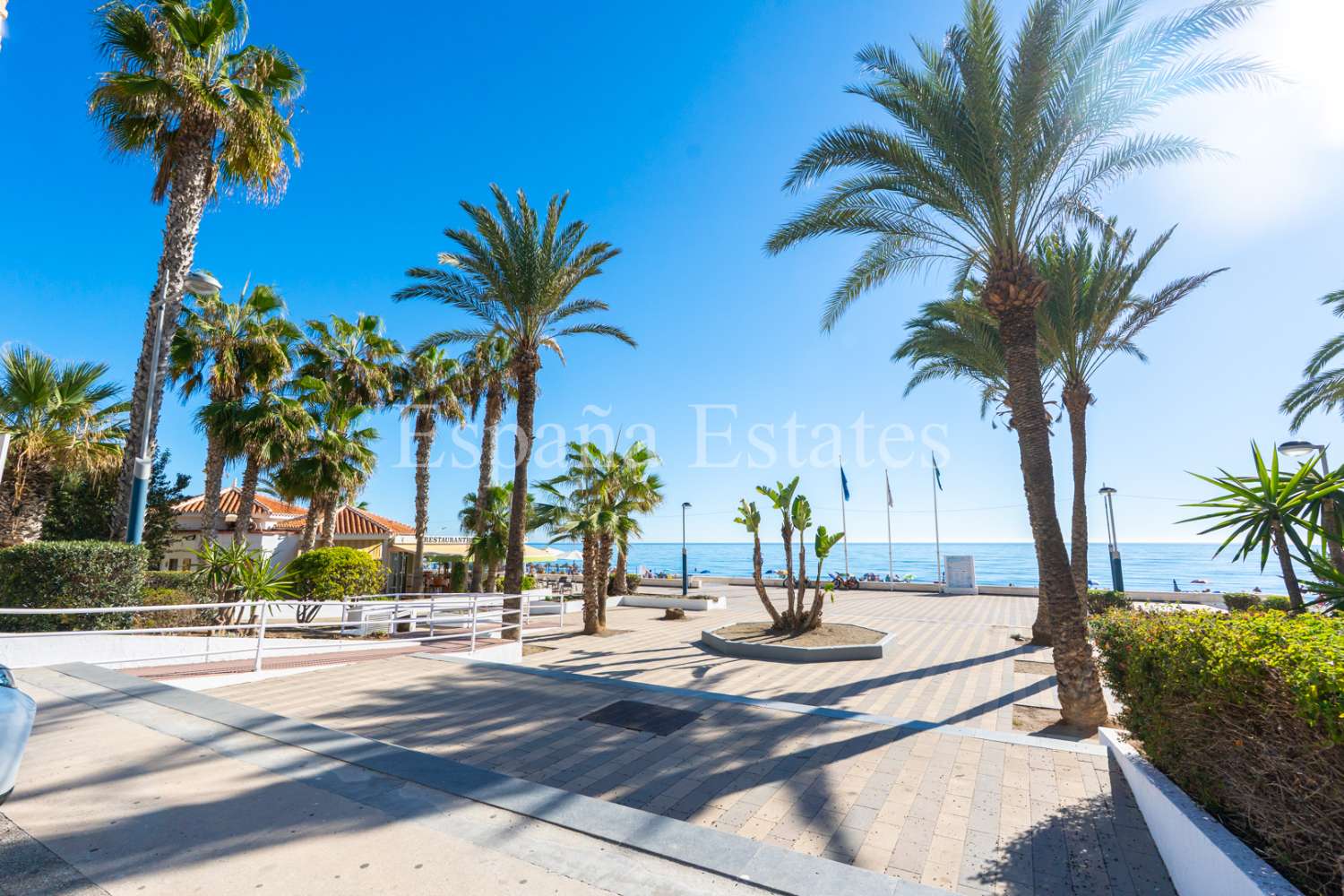 ¡Modernos apartamentos junto a la playa!