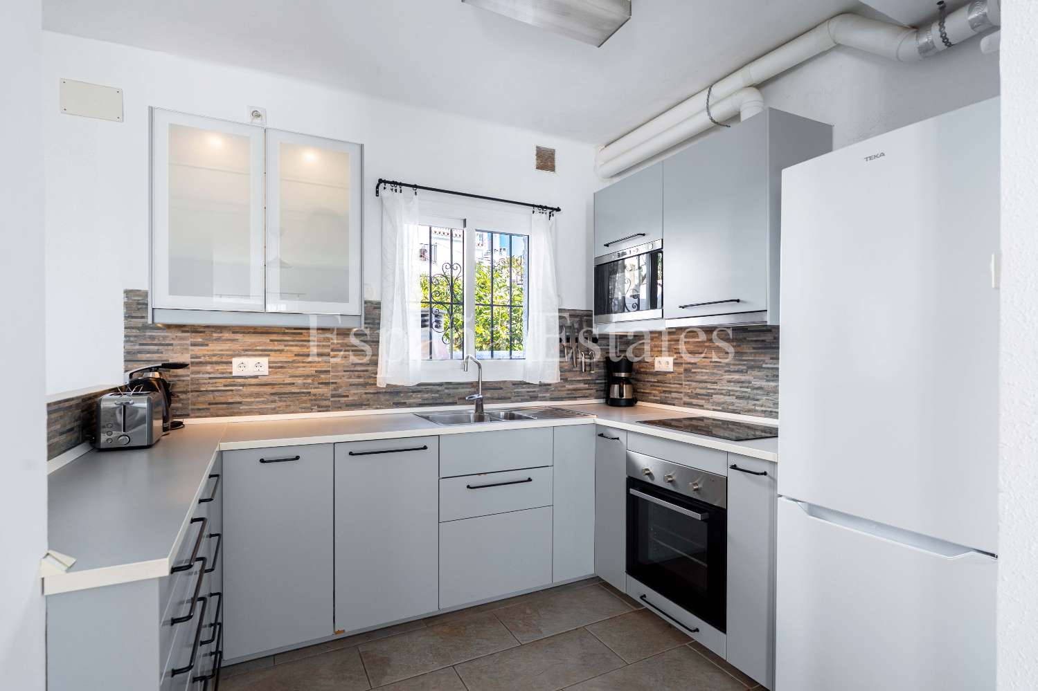 Adosado con vistas al mar y piscina