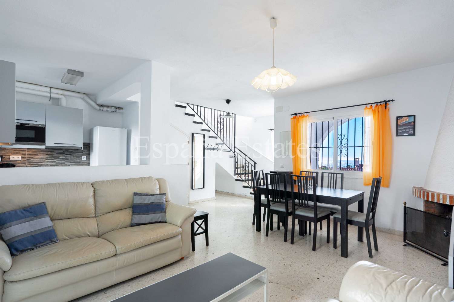 Adosado con vistas al mar y piscina