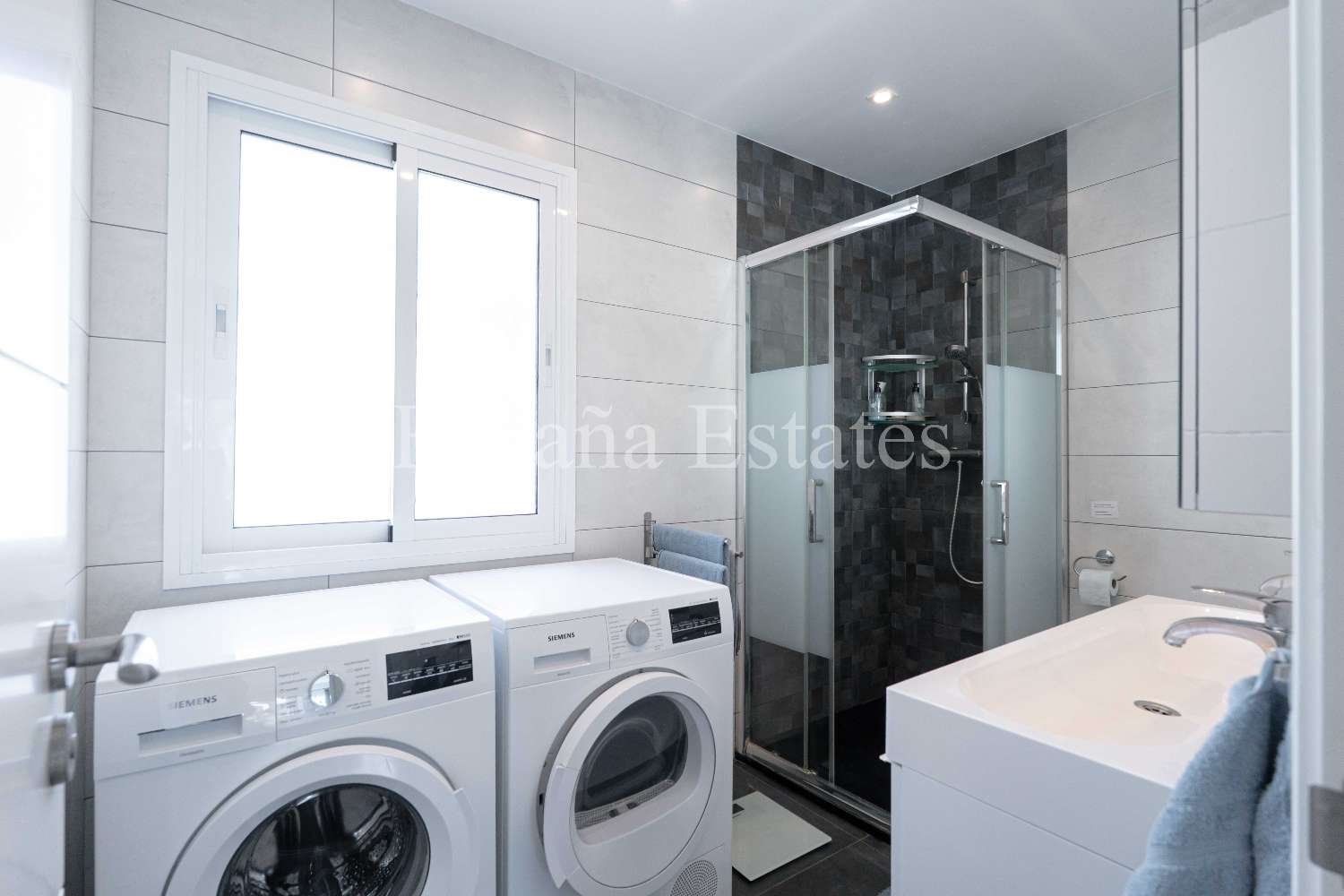 ¡Vida moderna en el corazón de Nerja!