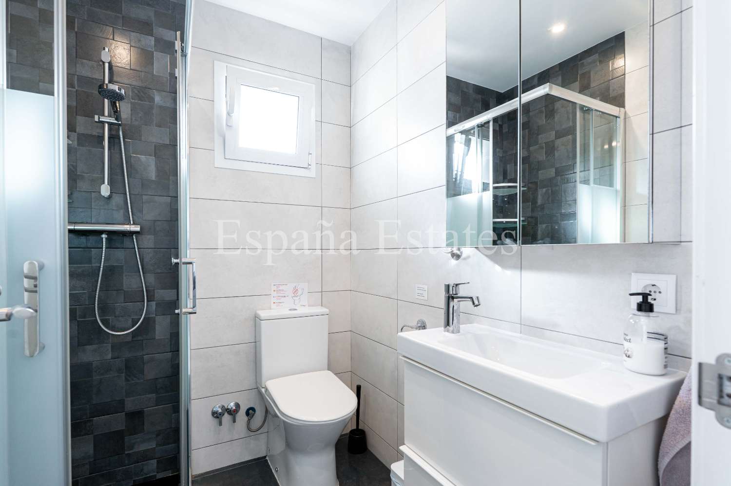 ¡Vida moderna en el corazón de Nerja!