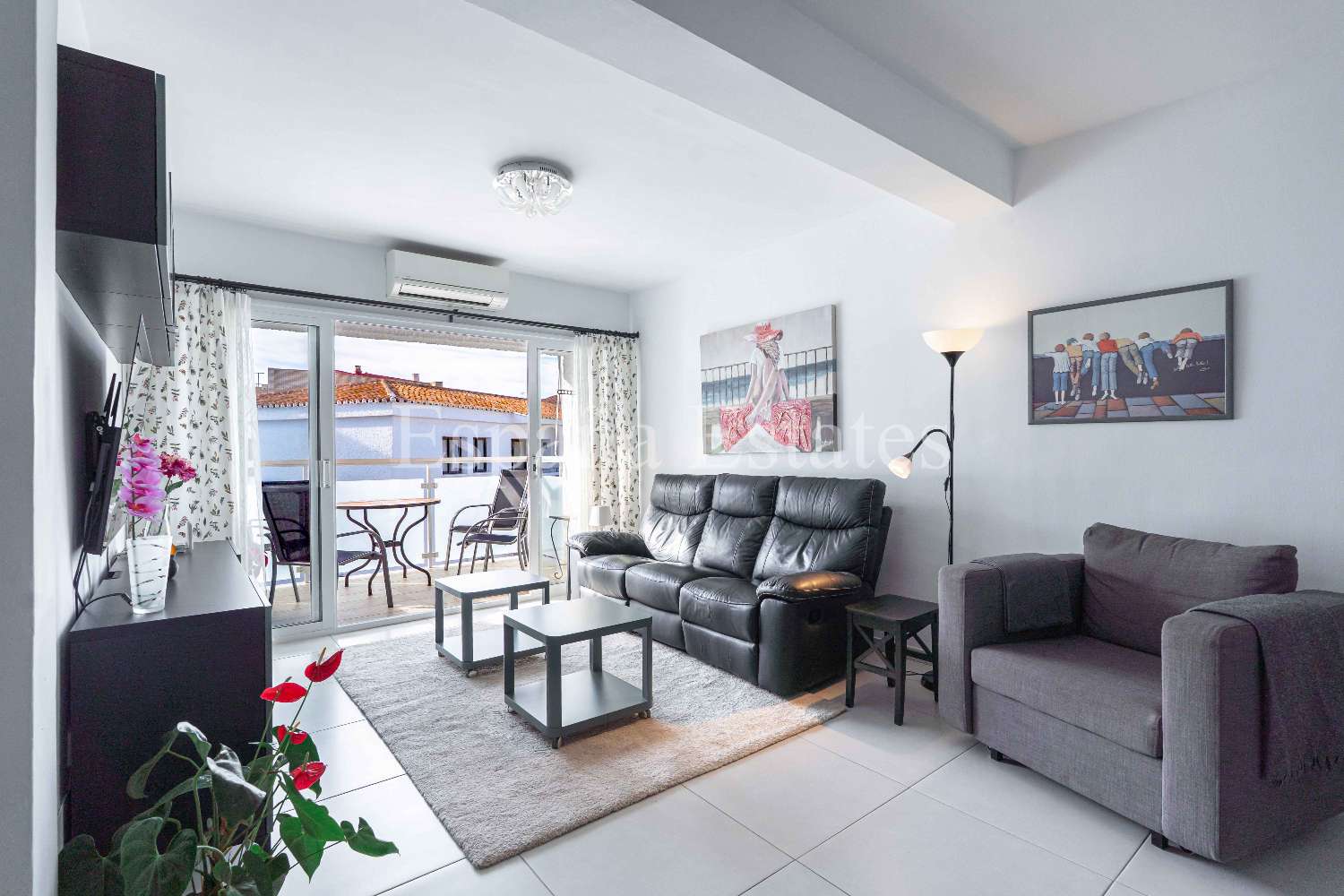 ¡Vida moderna en el corazón de Nerja!