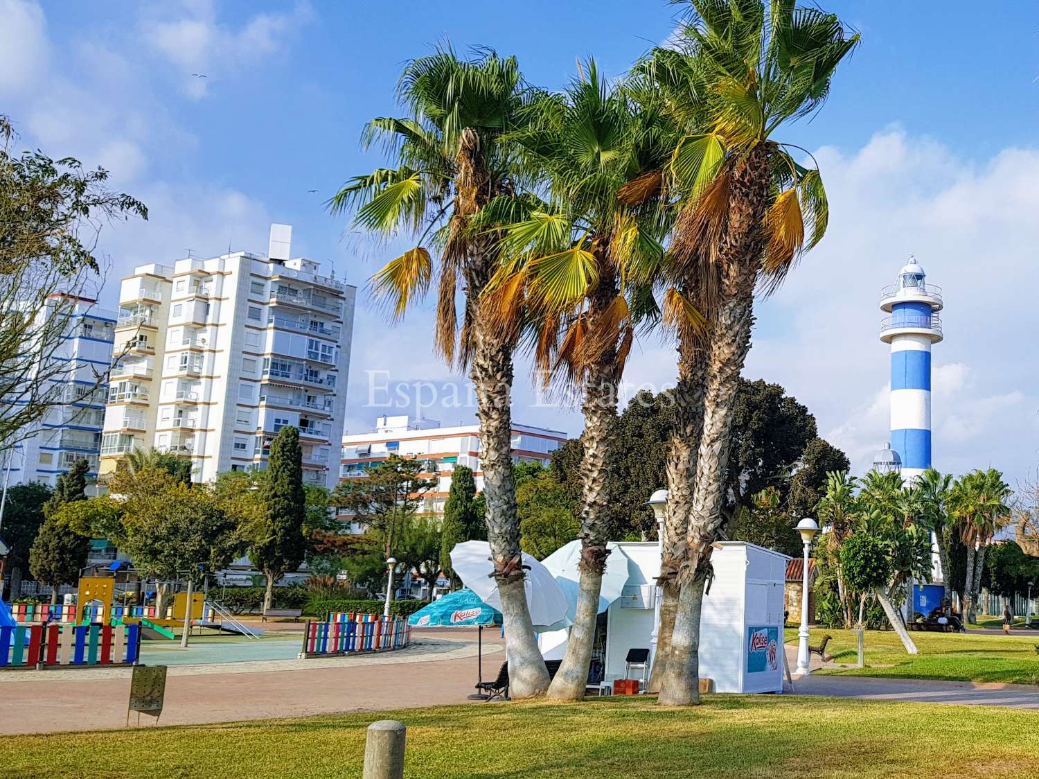 Live beach close with pool & gym!