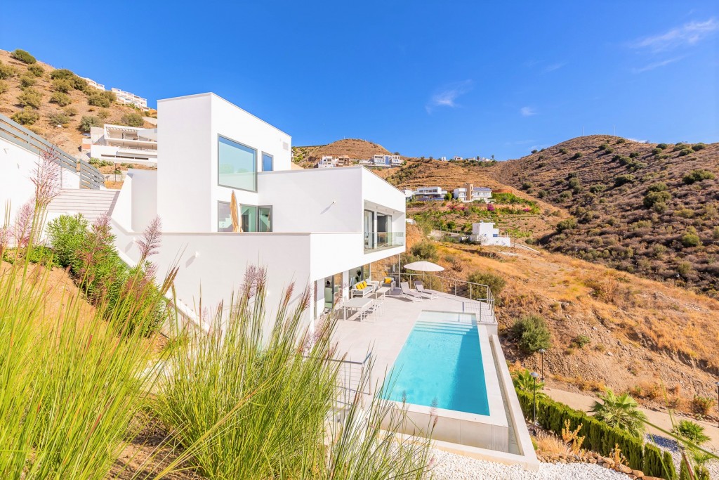 Luxury villa with amazing sea views!