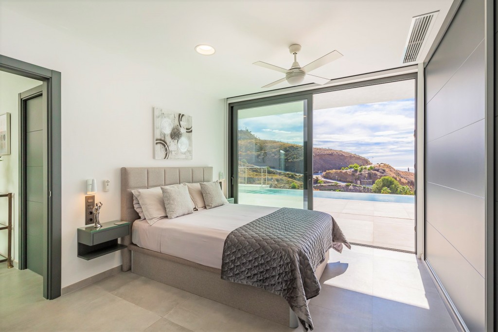 Luxury villa with amazing sea views!