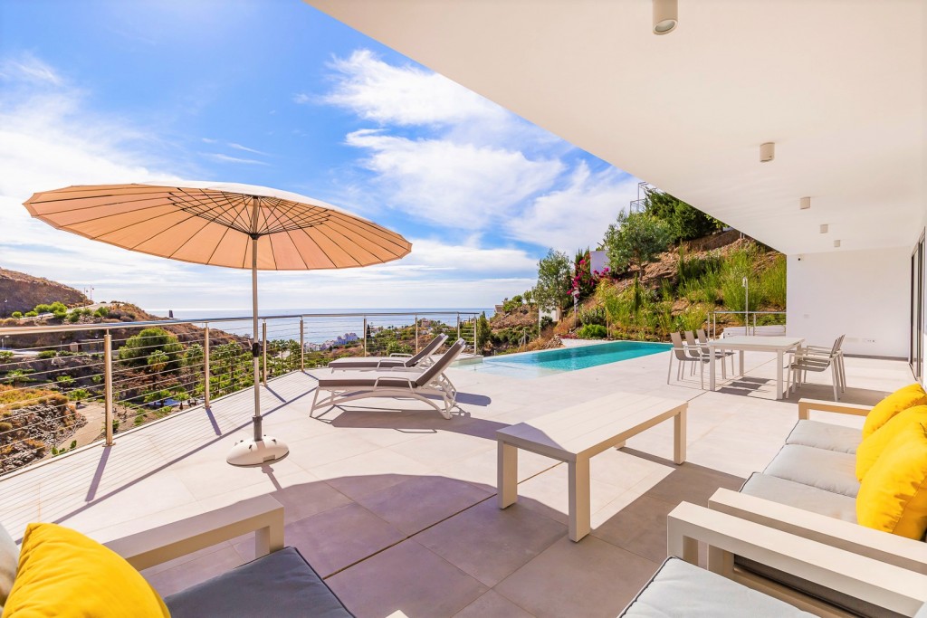 Luxury villa with amazing sea views!