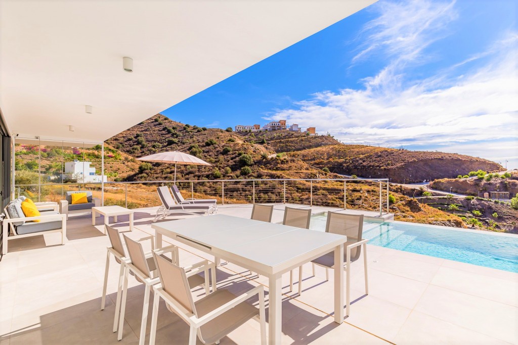 Luxury villa with amazing sea views!