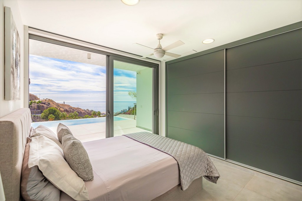 Luxury villa with amazing sea views!