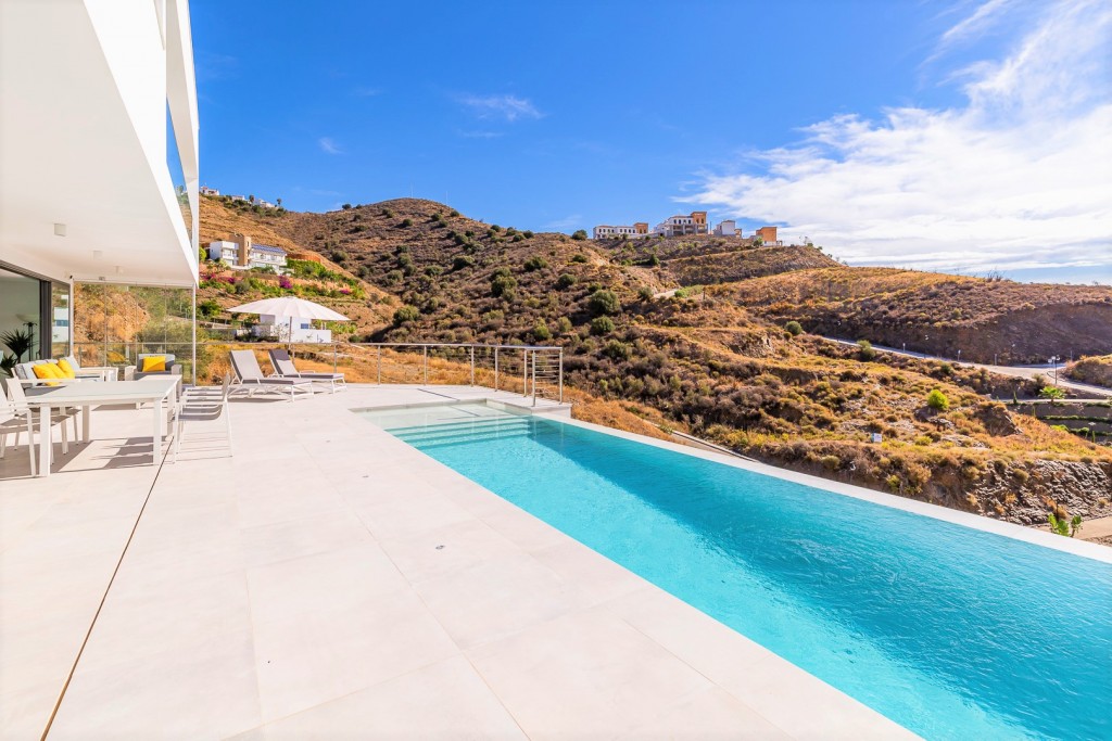 Luxury villa with amazing sea views!
