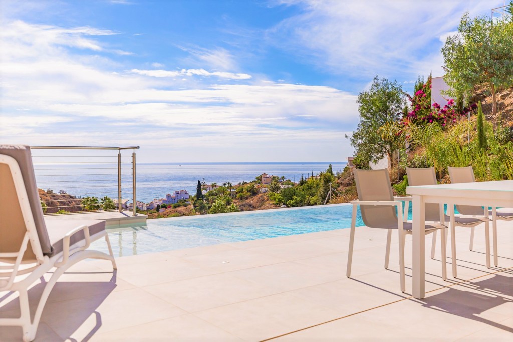 Luxury villa with amazing sea views!