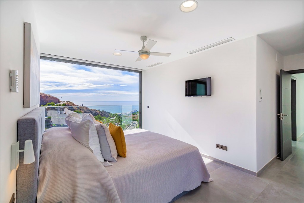 Luxury villa with amazing sea views!