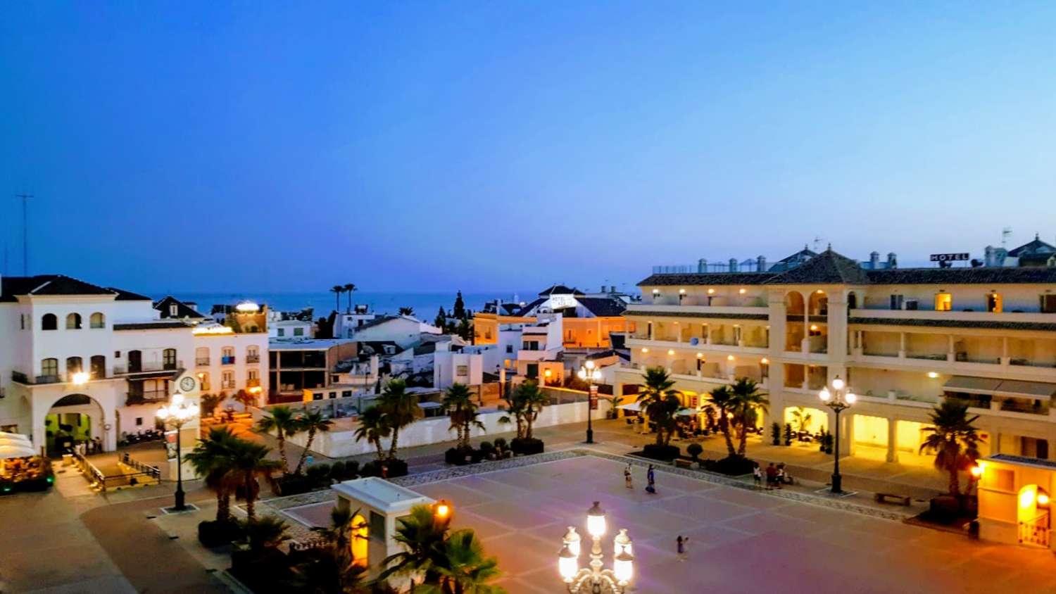 Vivez dans la rue Carabeo à Nerja !