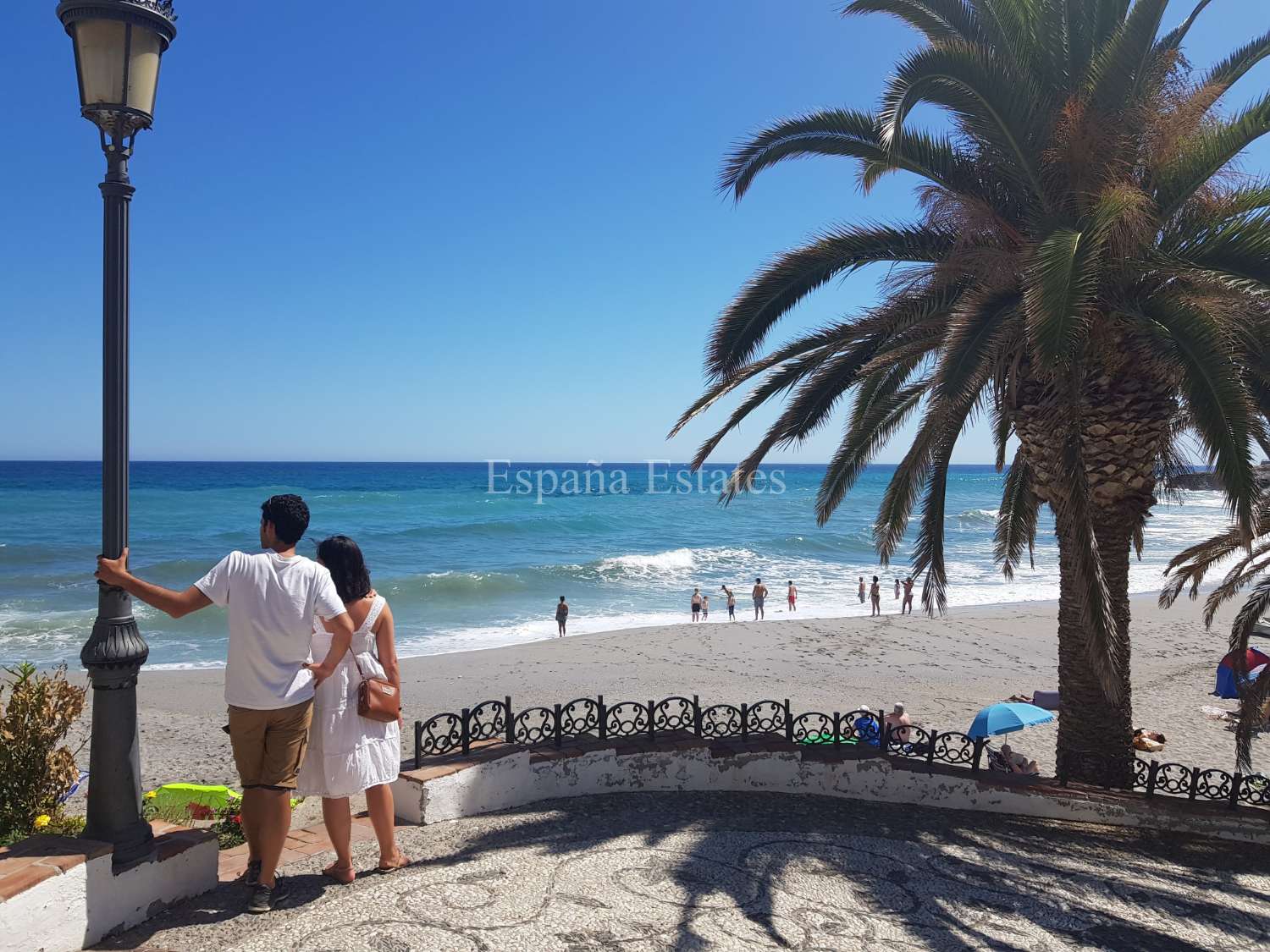 ¡Piscina, vistas al mar y a las montañas!