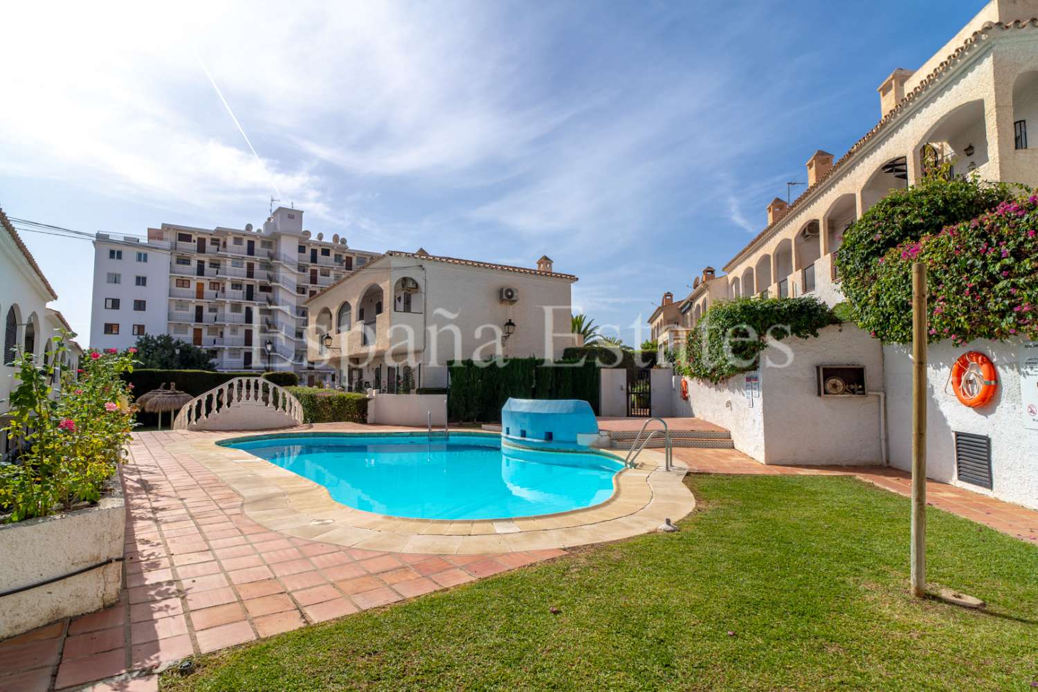 ¡Piscina, vistas al mar y a las montañas!