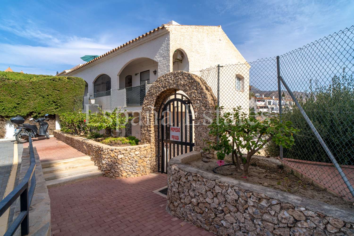 ¡Piscina, vistas al mar y a las montañas!