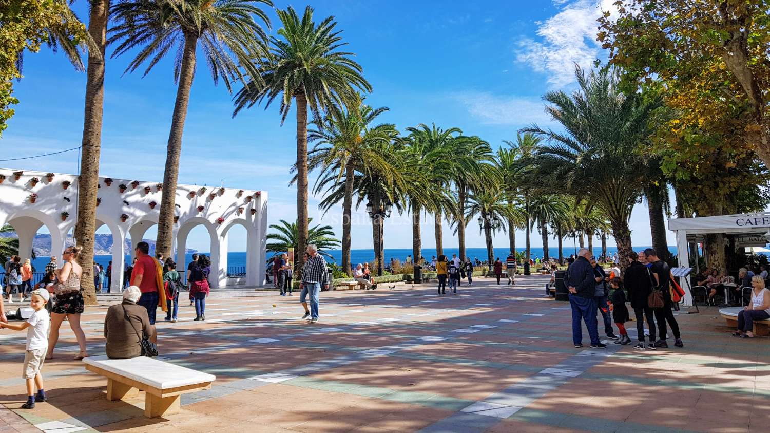 ¡Piscina, vistas al mar y a las montañas!