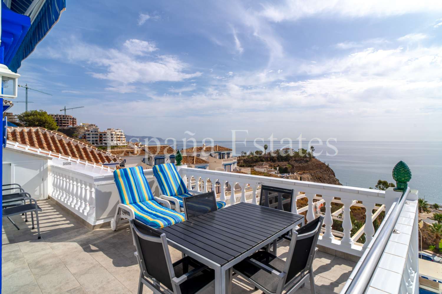 Panoramic seaview!