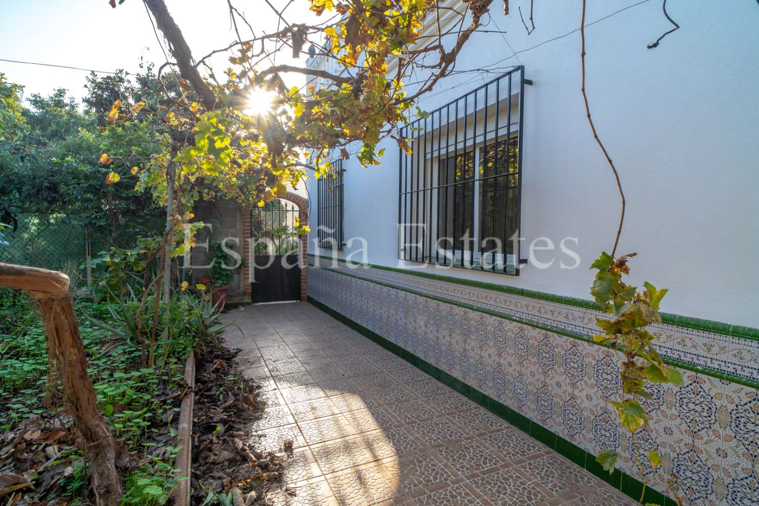 Private garden and 500 m to the beach!