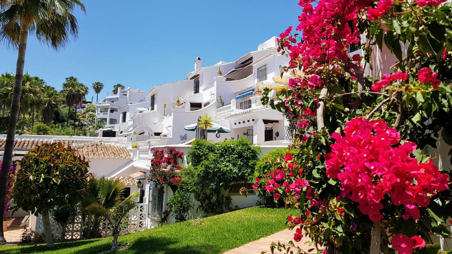 ¡Vistas al mar y gran terraza orientada al sur!