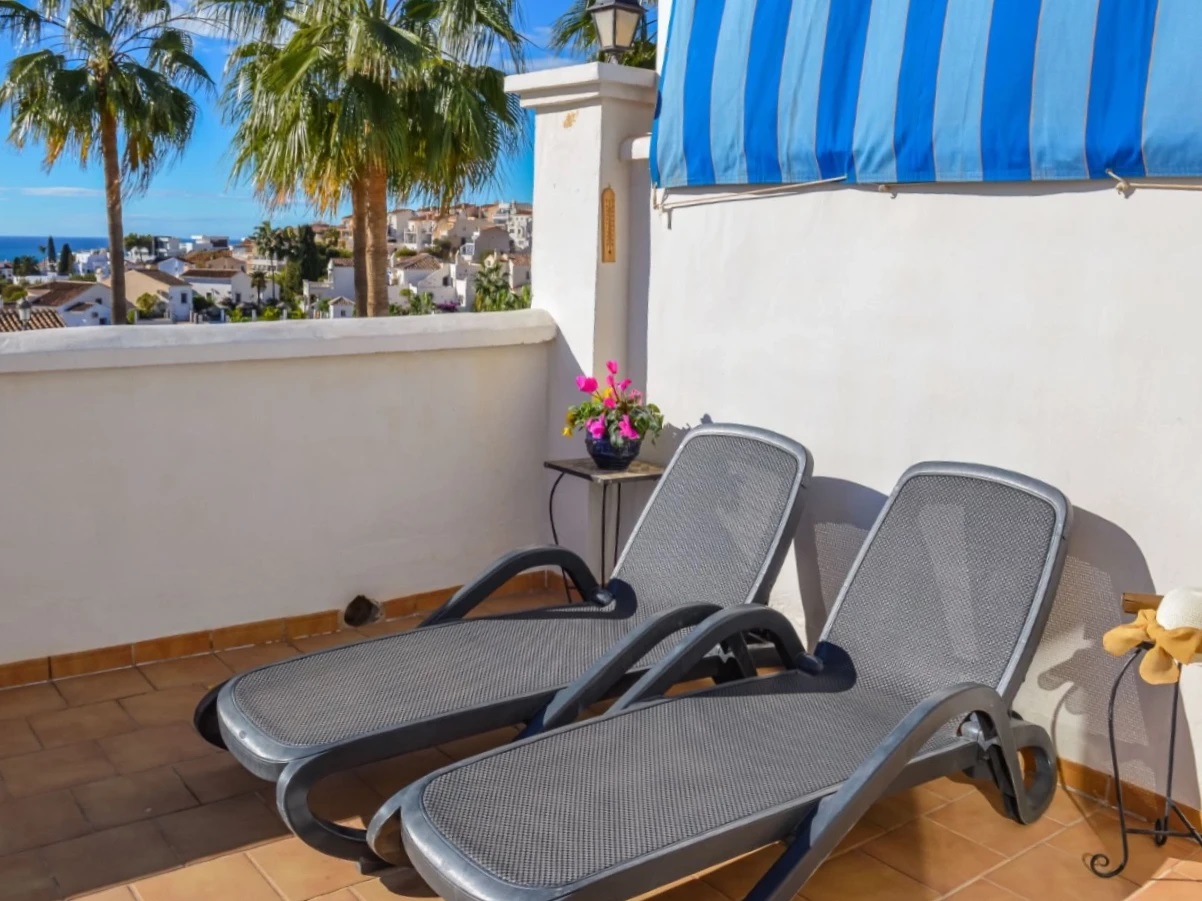 ¡Vistas al mar y gran terraza orientada al sur!