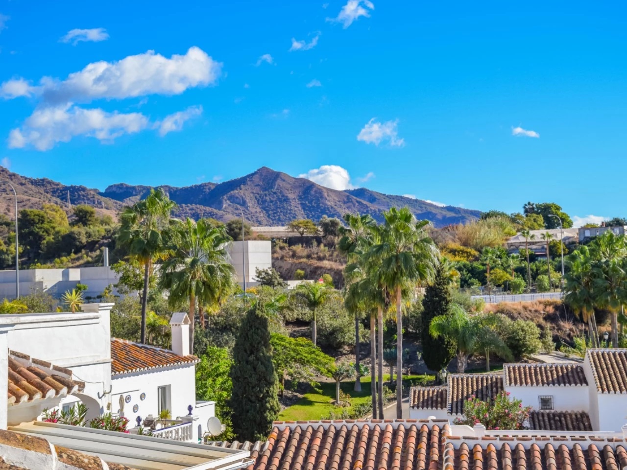 ¡Vistas al mar y gran terraza orientada al sur!