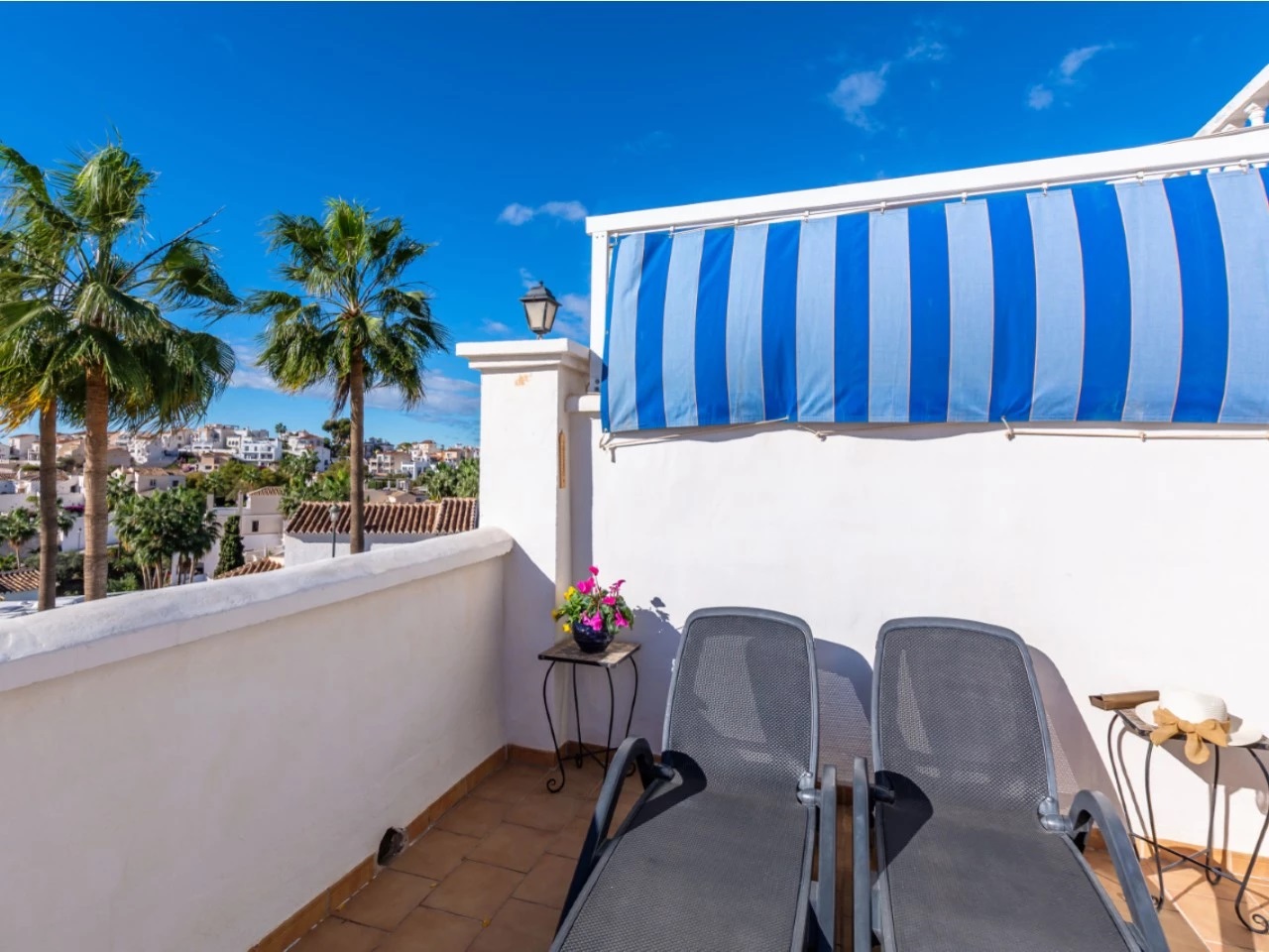 ¡Vistas al mar y gran terraza orientada al sur!