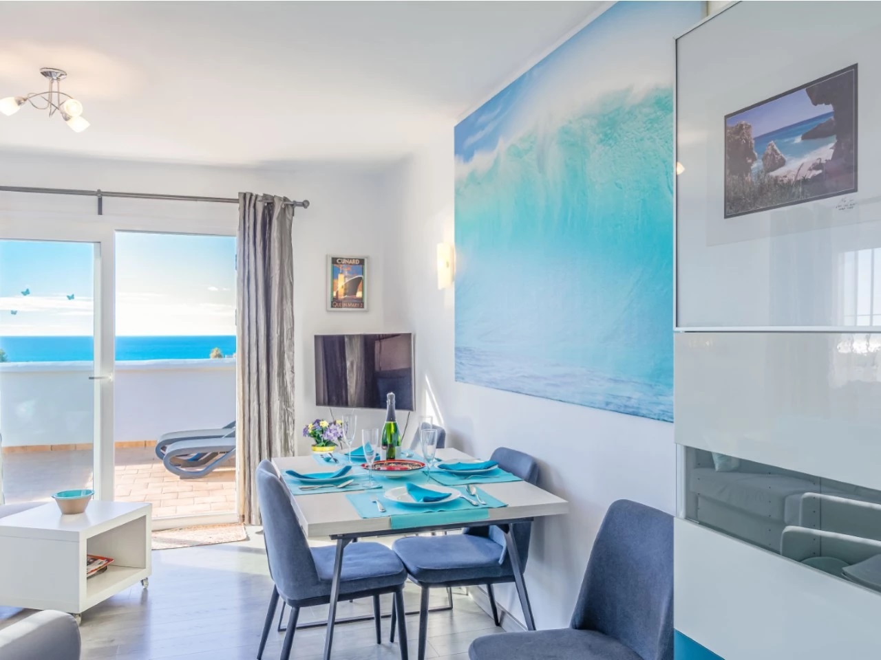 ¡Vistas al mar y gran terraza orientada al sur!