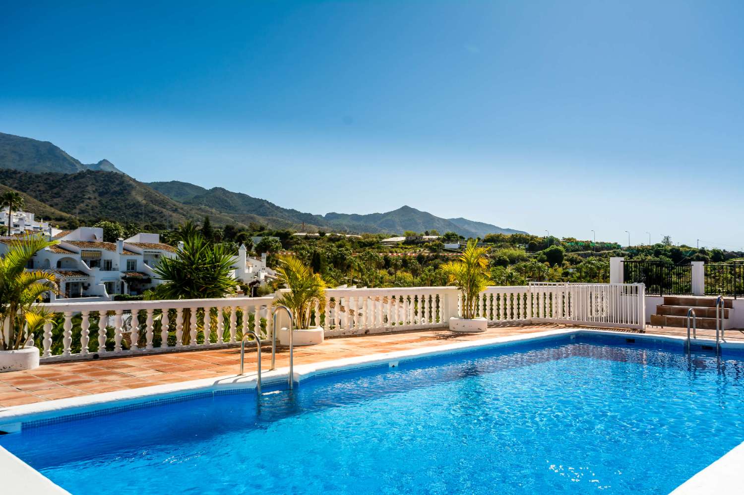 ¡Vistas al mar y gran terraza orientada al sur!