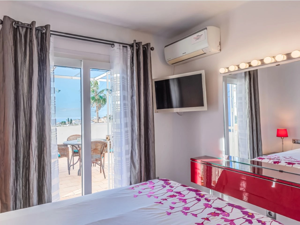 ¡Vistas al mar y gran terraza orientada al sur!