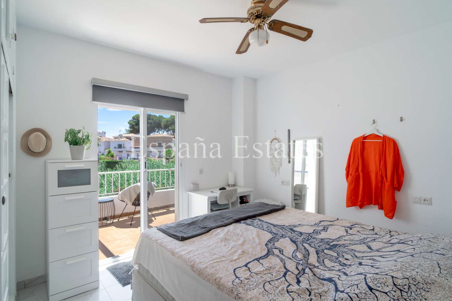 Close to the beach with pool and fantastic view!