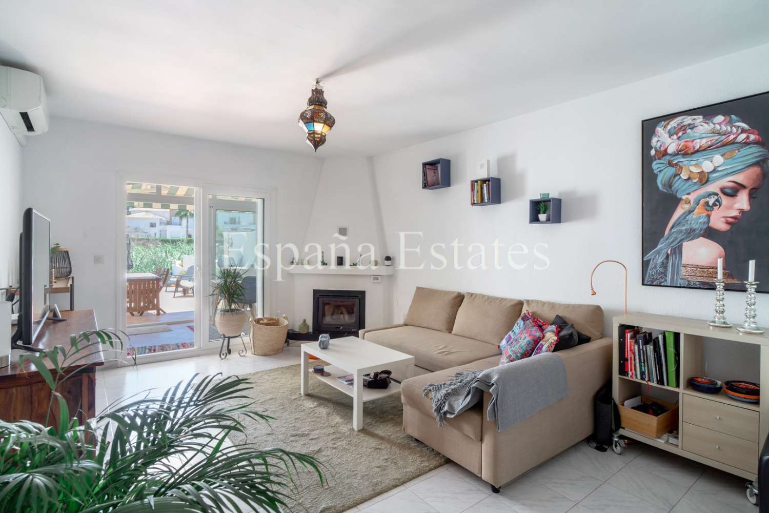 Close to the beach with pool and fantastic view!