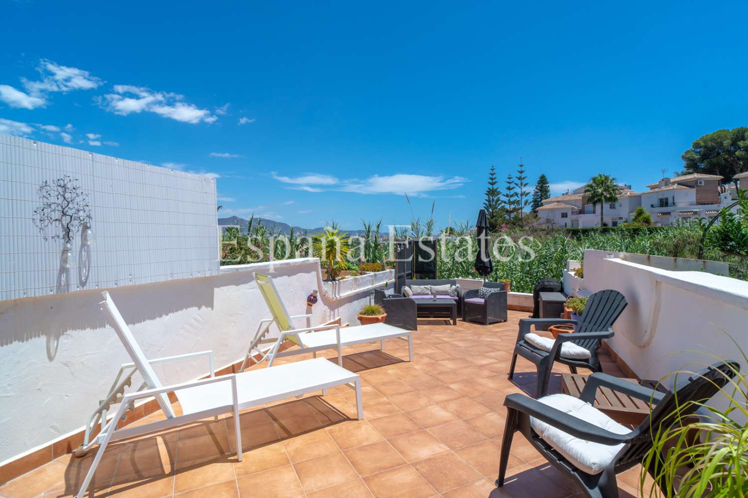Close to the beach with pool and fantastic view!