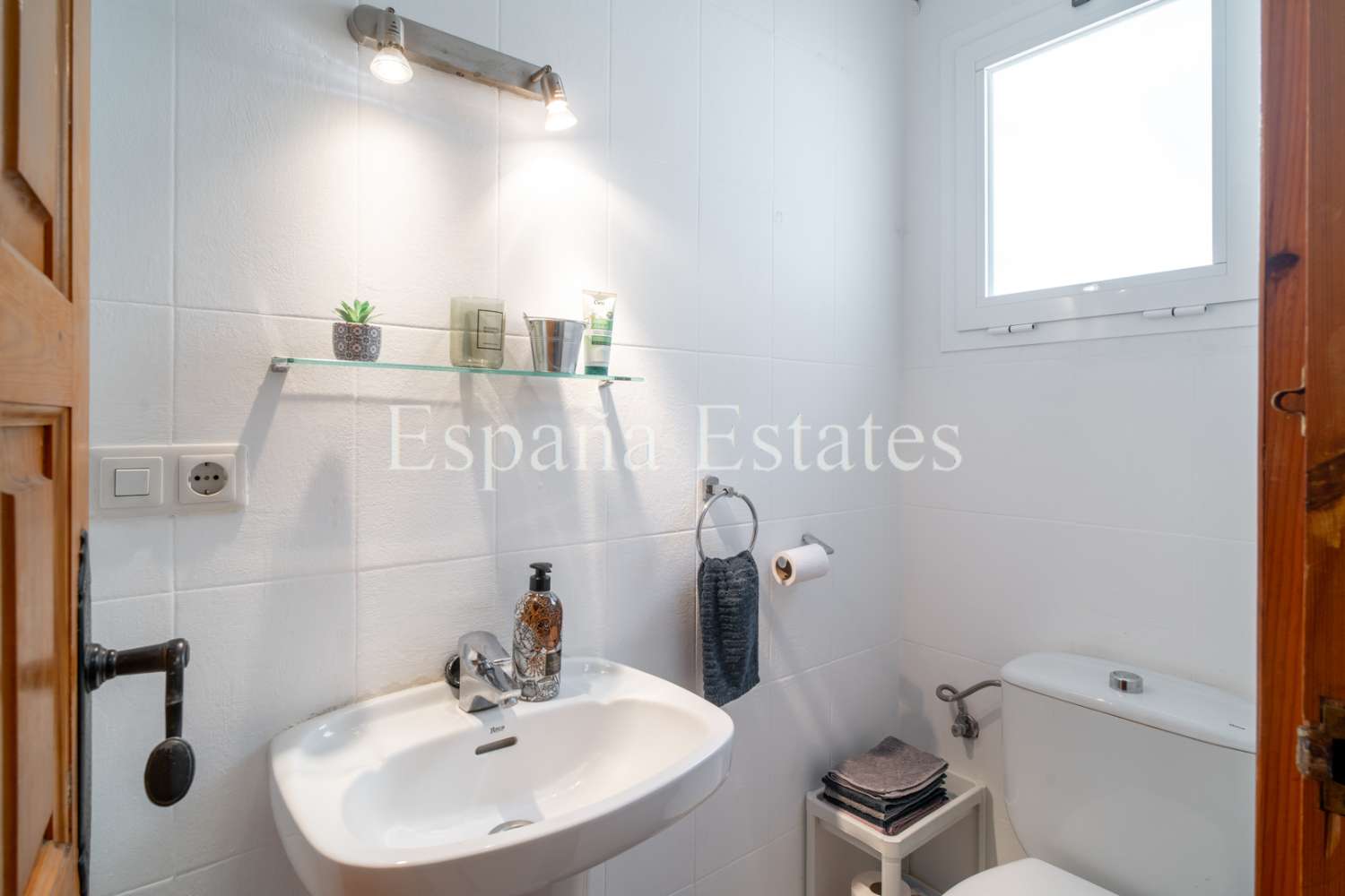 Close to the beach with pool and fantastic view!