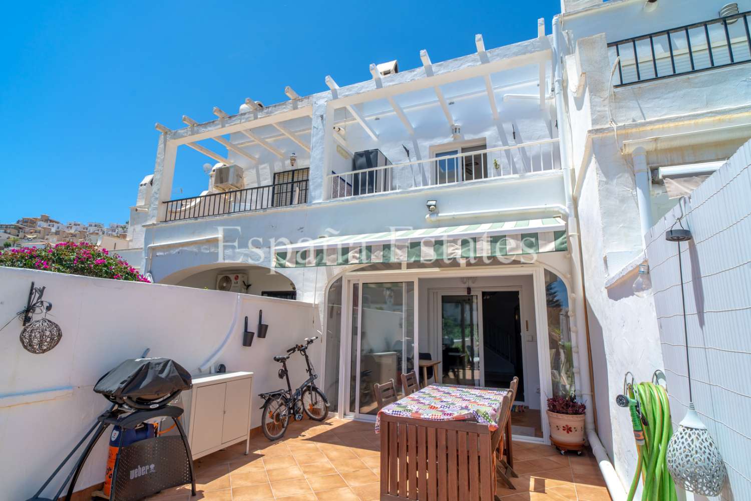 Close to the beach with pool and fantastic view!