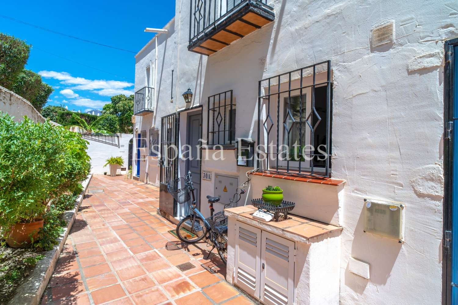 Close to the beach with pool and fantastic view!