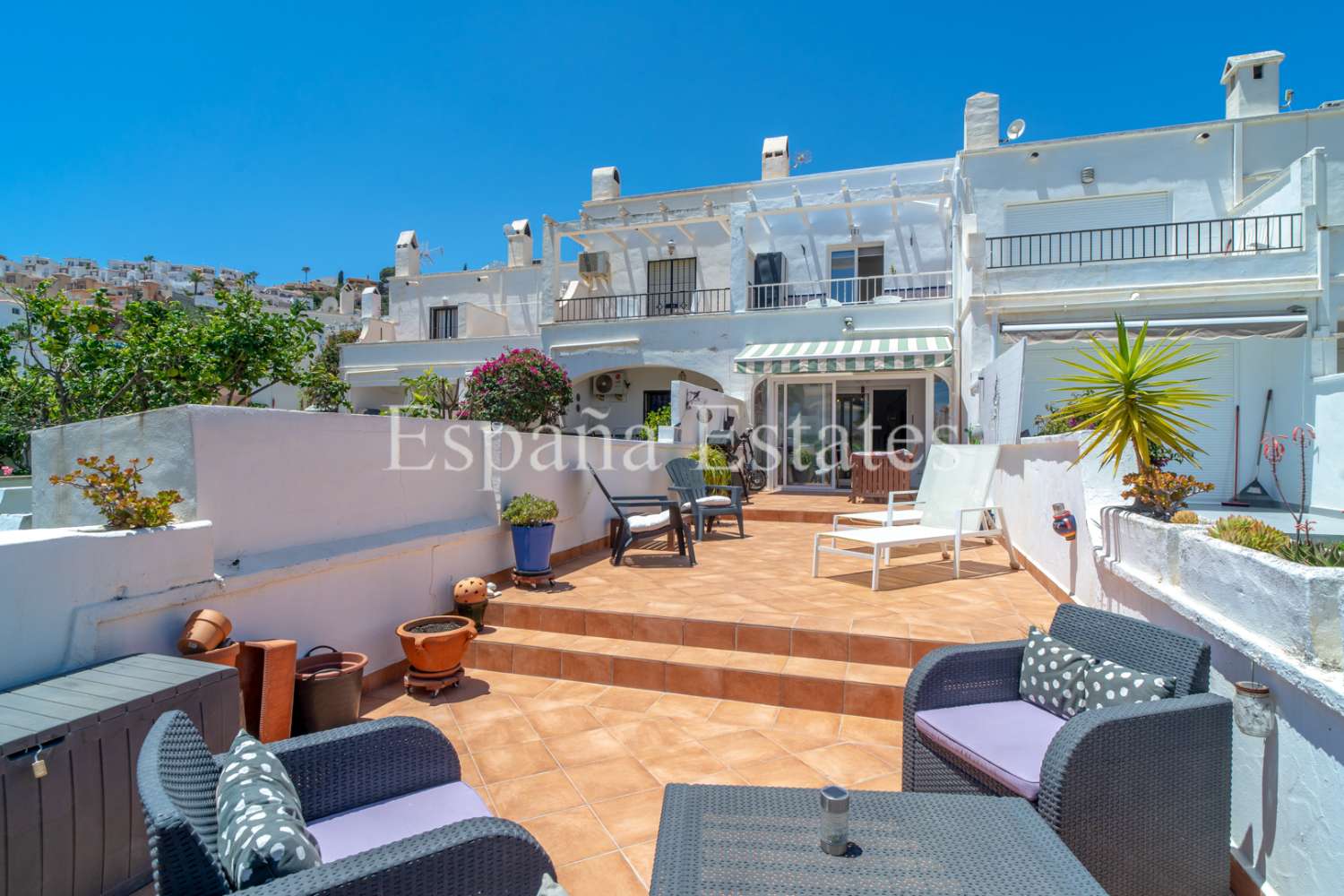Close to the beach with pool and fantastic view!