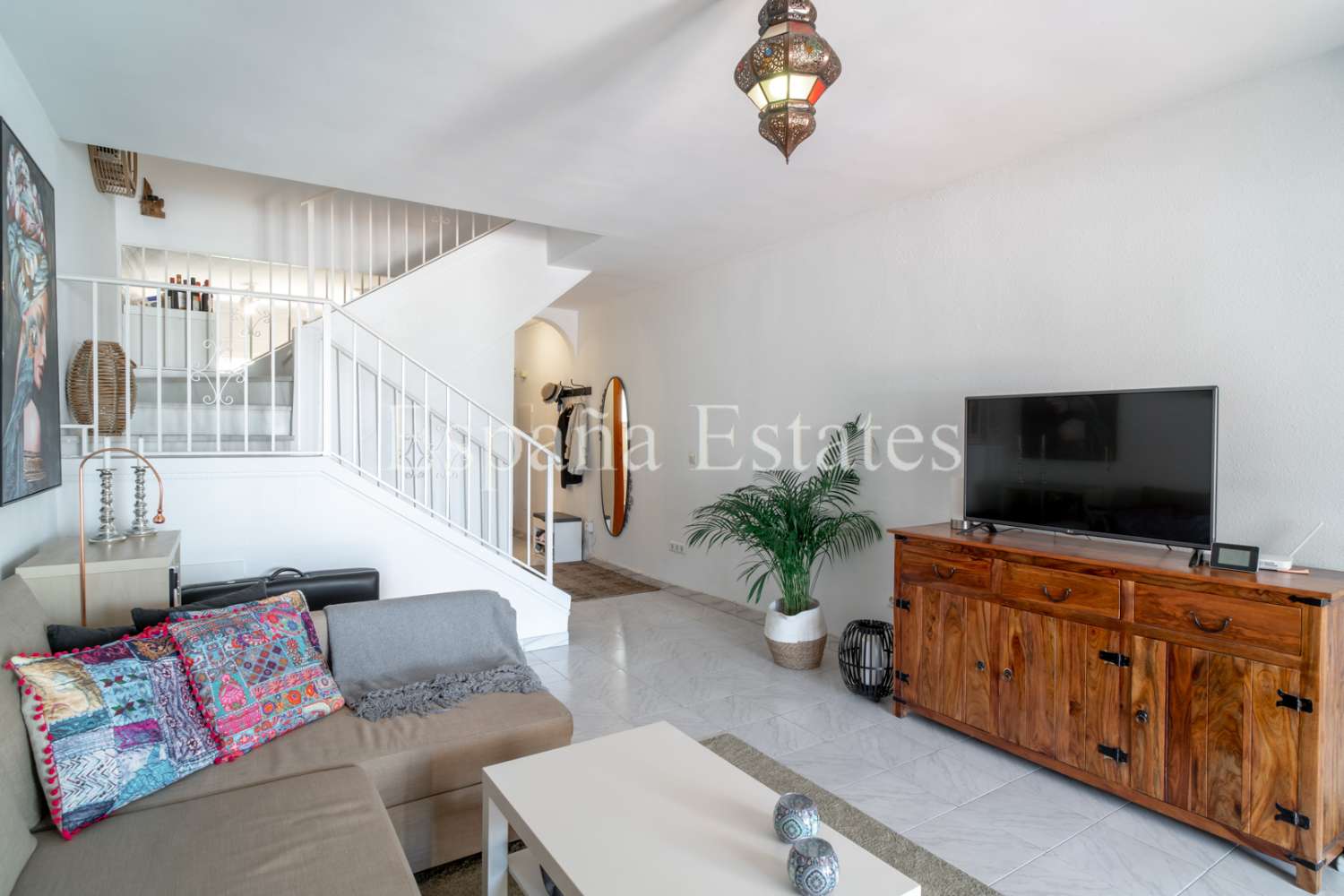 Close to the beach with pool and fantastic view!
