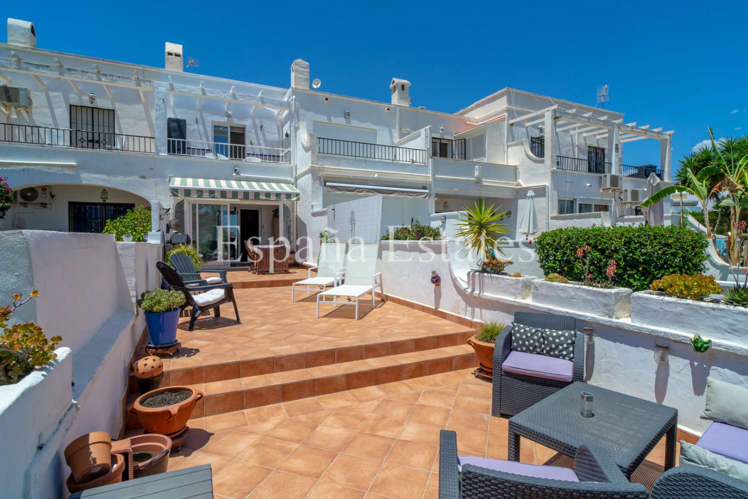 Close to the beach with pool and fantastic view!