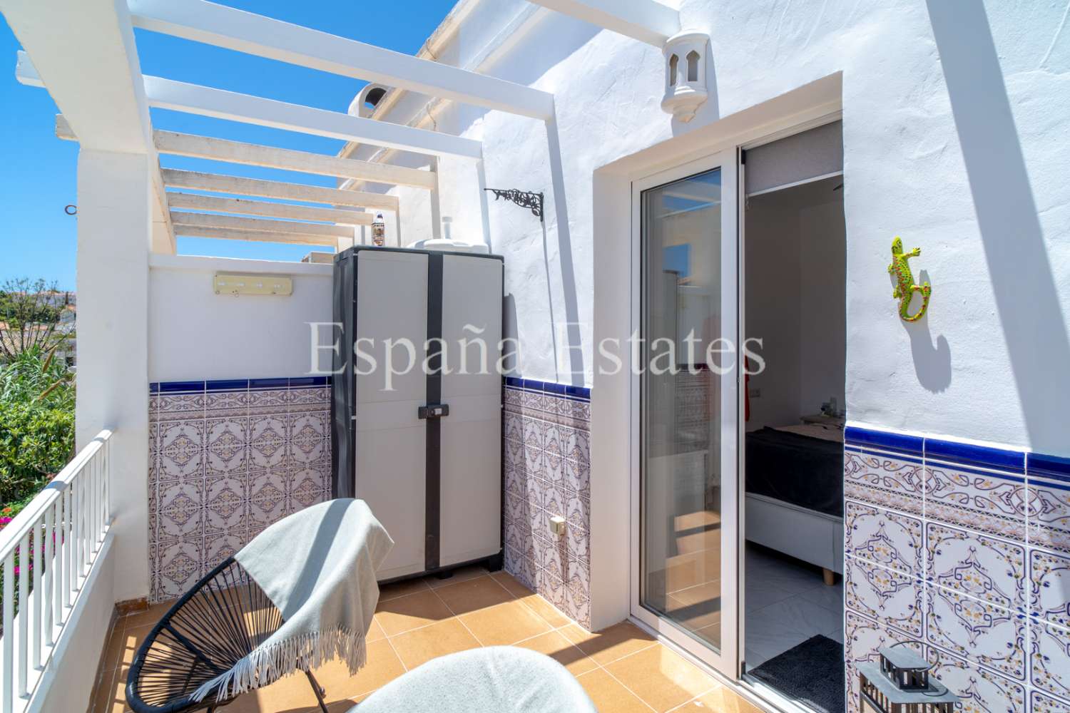 Close to the beach with pool and fantastic view!