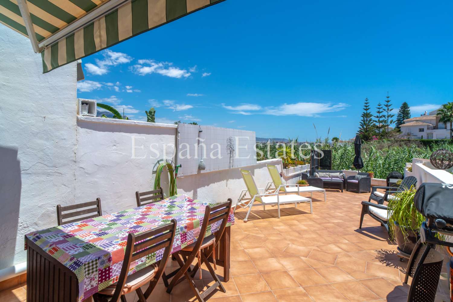Close to the beach with pool and fantastic view!