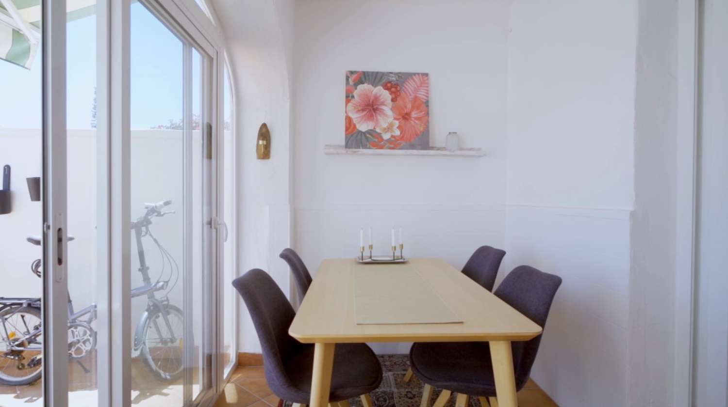Close to the beach with pool and fantastic view!